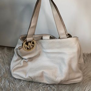 Authentic Michael Kors white shoulder bag 👜